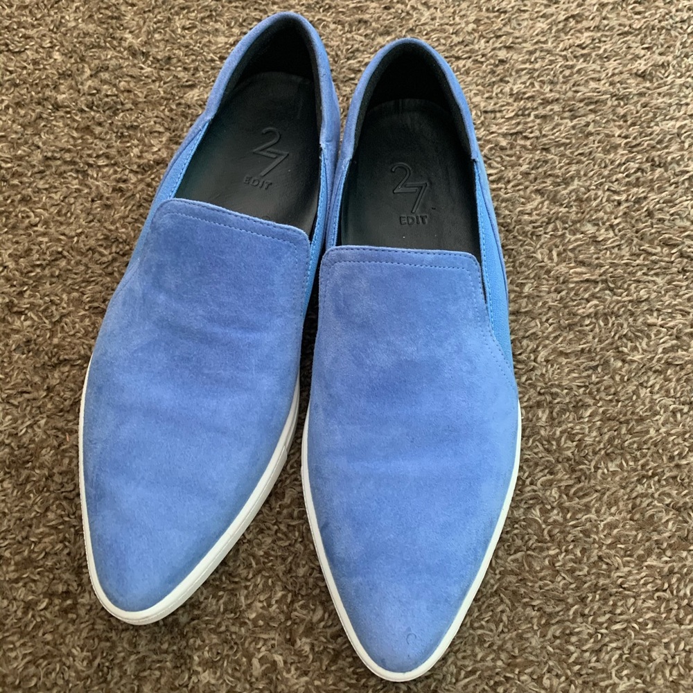 Suede flats for days you’re on-the-go!